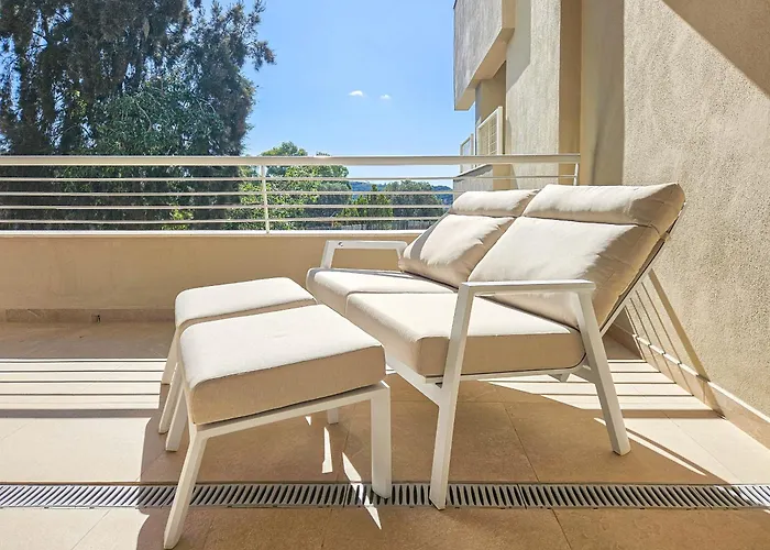 Two Bedroom In Sunny Golf,