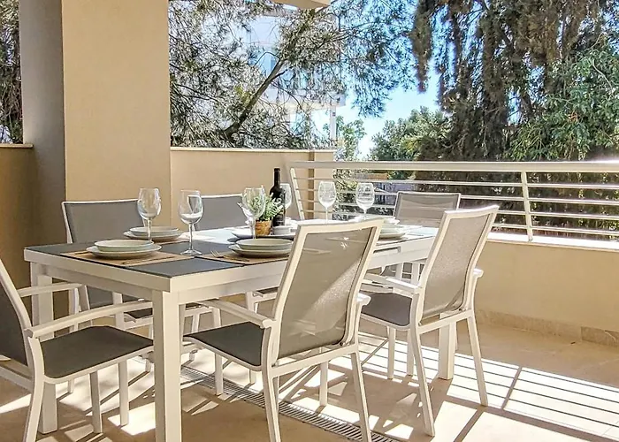 Two Bedroom In Sunny Golf, Apartamento